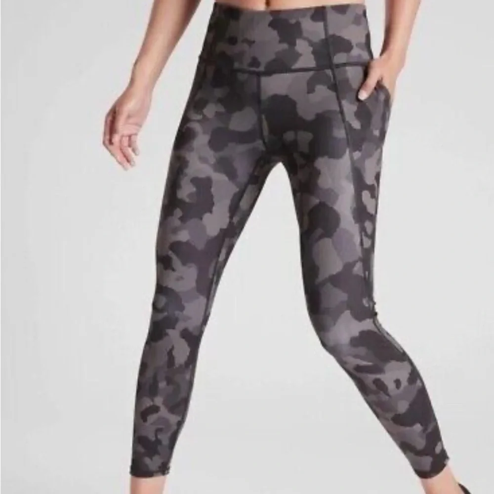 Athleta Lightning Camo Gray/Black Camouflage 7/8 Tight Leggings Size S